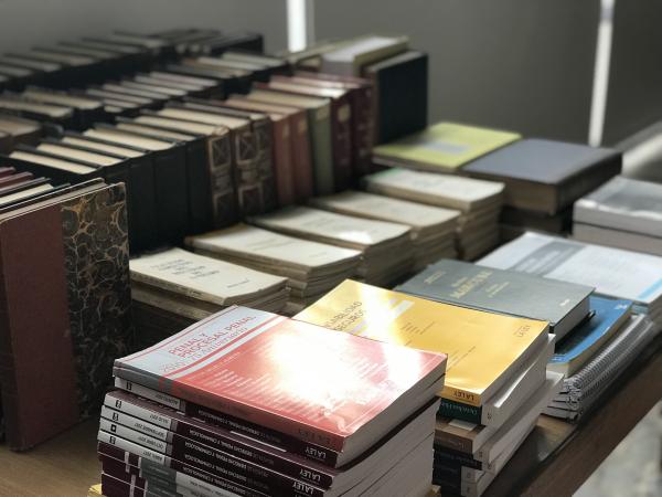 BIBLIOTECA CAA: EXPURGO DE BIBLIOGRAFÍA.