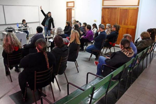 Capacitación en Bolívar sobre Cuidado de los adultos mayores