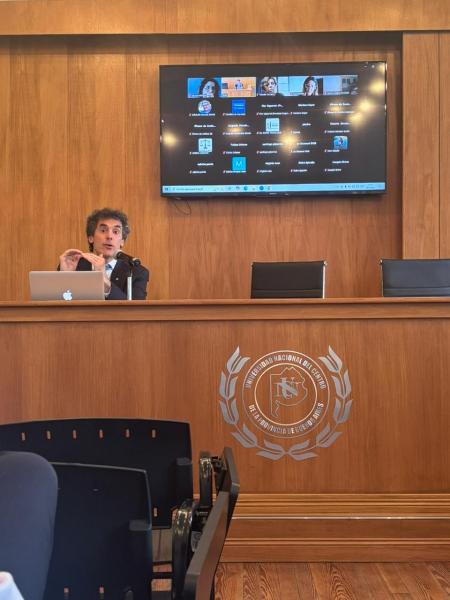 Se realizó la charla sobre IA en la práctica profesional a cargo del Dr. Esper