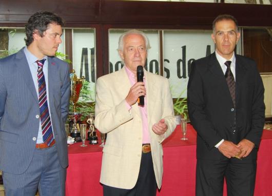 Cálido Brindis de Fin de Año