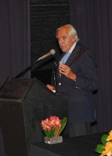 El Dr. Rosendo Fraga cuando brindaba su disertación.