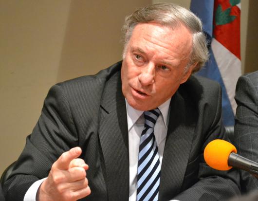 El constitucionalista Antonio María Hernández estará en Azul el 10 de abril de 2014 para brindar una conferencia. Fuente: www.noanoticias.com.ar